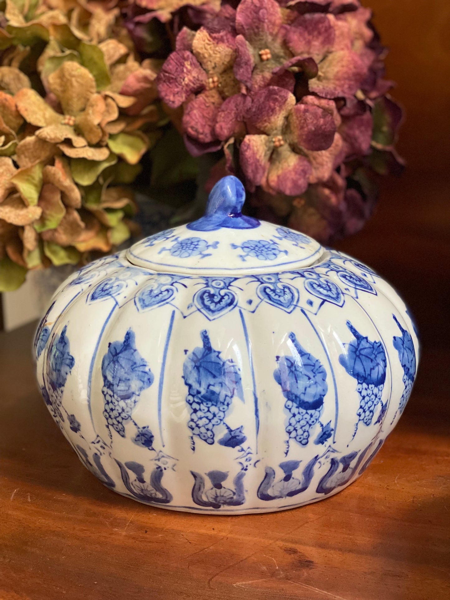 Great Medium Size Vintage Blue & White Chinoiserie Ceramic Pumpkin